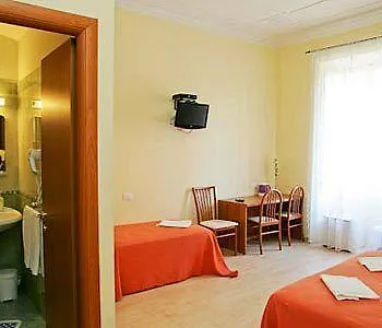 Trinity B&B Roma Otel